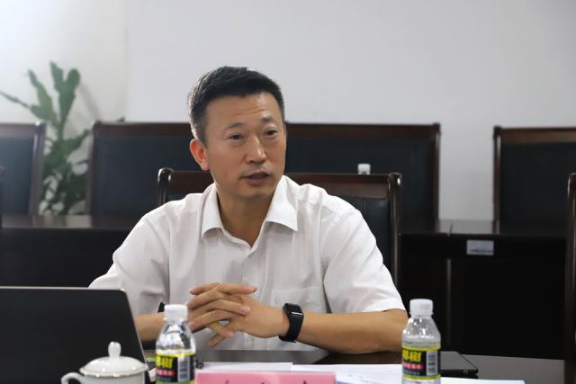 海南鹽業集團張海濤副總經理一行蒞臨我校交流企業管理咨詢